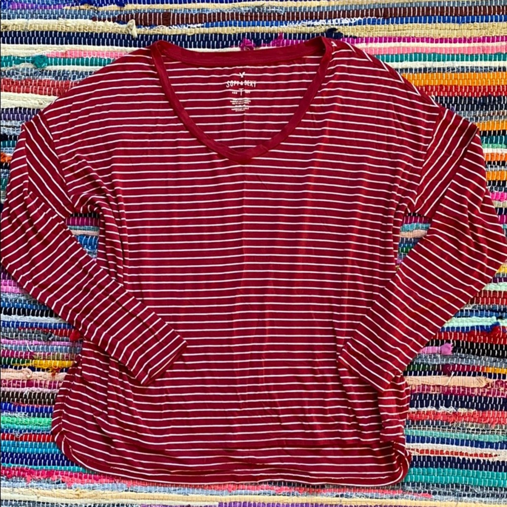 American Eagle Longsleeve V-neck